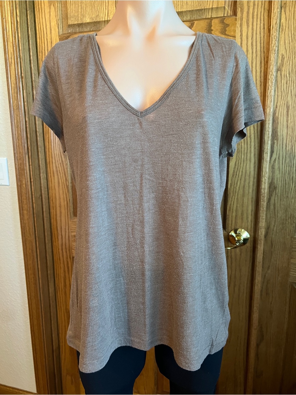 Charlotte Russe Women's V-Neck Short Sleeve Top - Taupe Brown